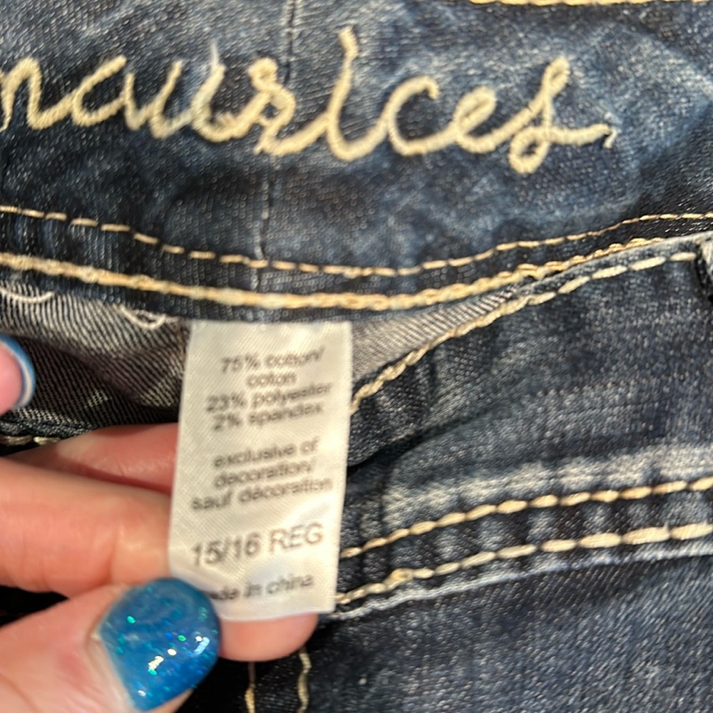 Ladies 15/16 Maurice’s jeans, gently used.. I believe boot cut or wide leg…
